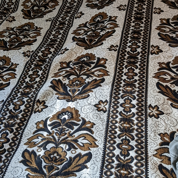 Vintage Italian Bedspread - Picture 7 of 11